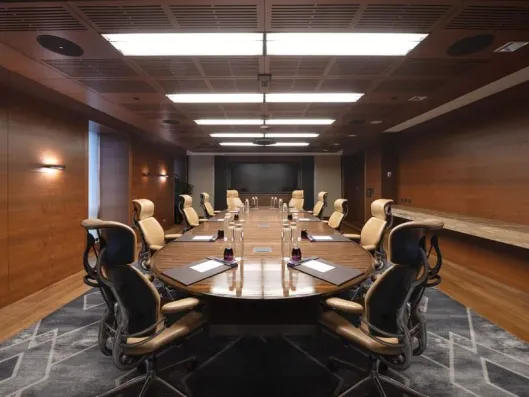 Sala riunioni moderna